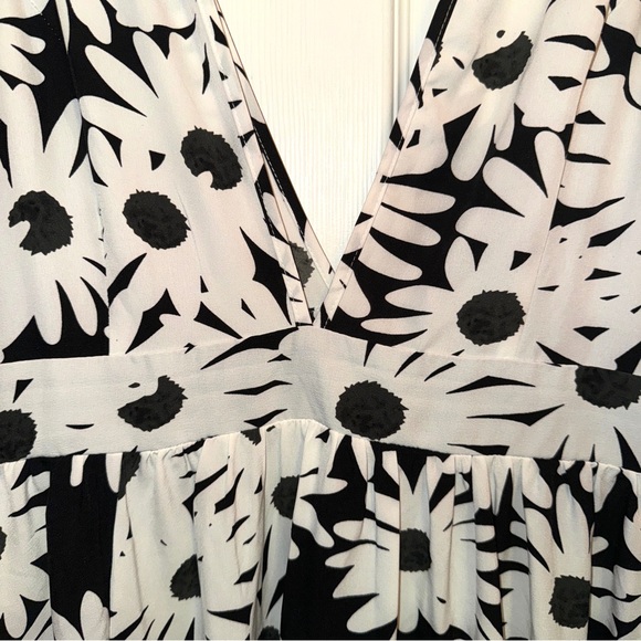 SHEIN Floral Plunging Neck Maxi Dress - Picture 5 of 9